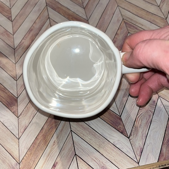 QUEEN MOM mug from RAE DUNN magenta collection - Picture 3 of 4